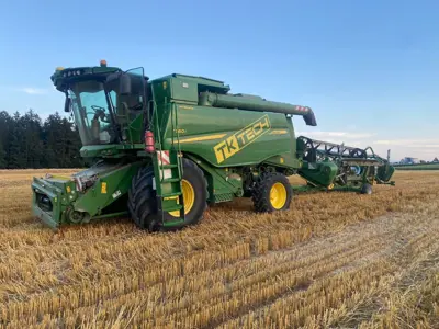 John Deere T560 HillMaster