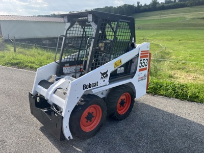 Chargeur compact Bobcat 553, moteur Kubota