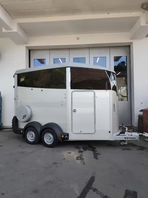 Pferdeanhänger Ifor Williams HBX511 mit Sattelkammer