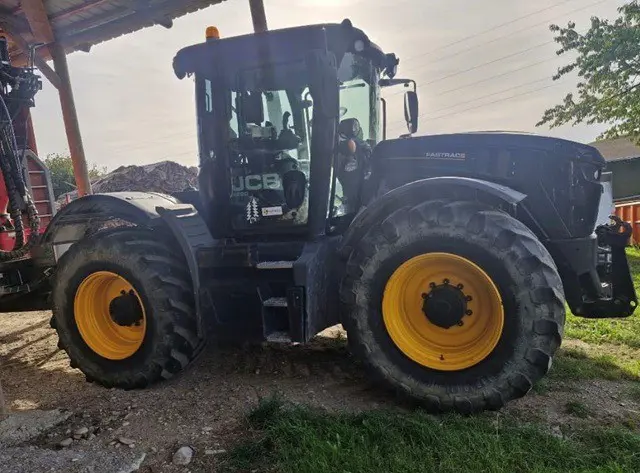 4497e089-faaf-44b0-9c21-c589f61d7b4b-JCB Fastrac 7.jpg
