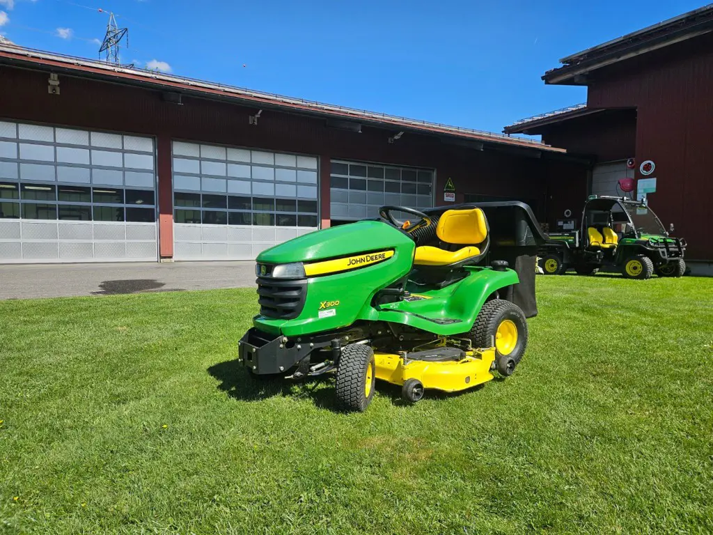 John Deere X300
