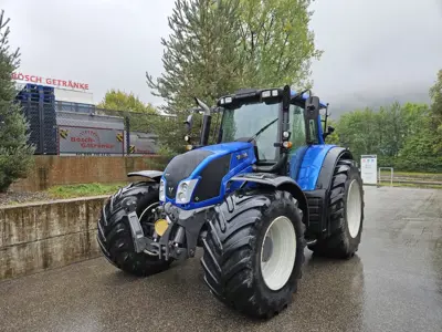 Valtra N 163 D mit Rückfahreinrichtung