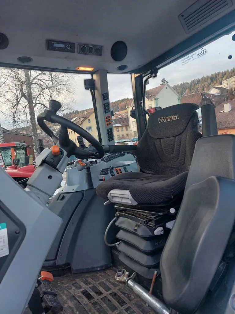 3550d5fb-9e87-4e29-9df8-7c197e45eb48-Valtra Cerf (20) - Copie.jpg