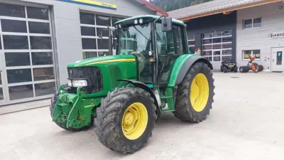 Traktor John Deere 6220