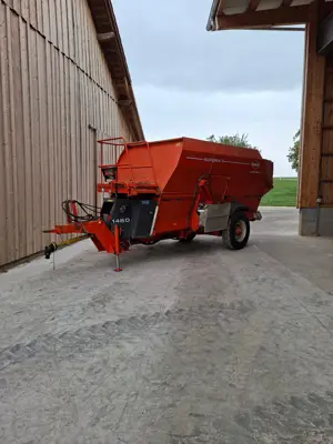 Chariot mélangeur kuhn 14m3