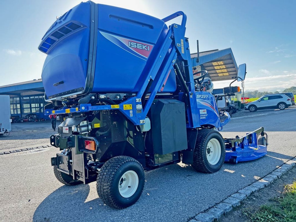 3e2303ab-0d13-4c9c-8751-80b8e6adc7c4-35563-Iseki-Rasentraktor-SF-237-F-(3).jpg