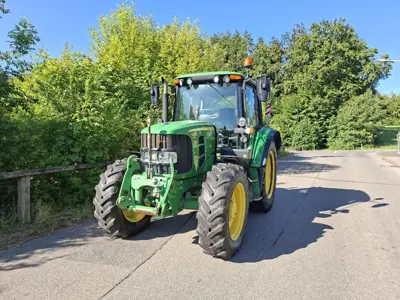 Traktor John Deere 6330