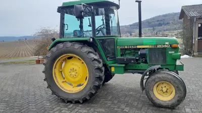 John Deere 2040
