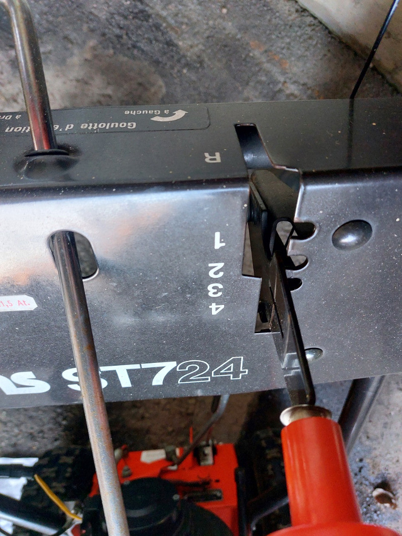 dabe2d39-4921-458f-85bd-677b89d9e675-Ariens ST 724 Inconnu (1).jpg