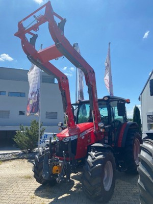 Massey Ferguson 5711M
