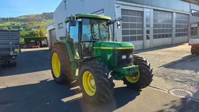 Traktor John Deere 6110SE