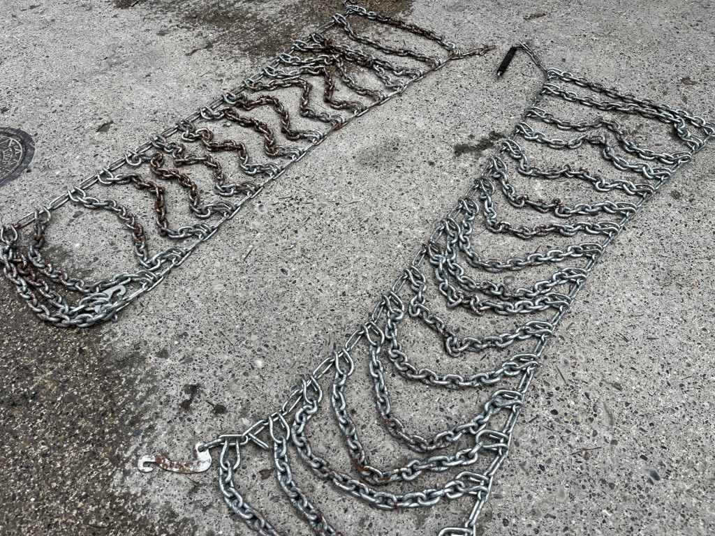 ebf6f8d3-f13c-40eb-9bbc-b4ba33fa49a8-35437 Cub Cadet Schneeketten 18x8 (2).png