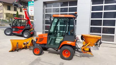 Traktor Kubota BX 2350 mit Schneepflug