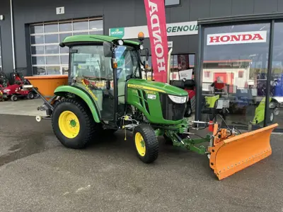 Tracteur John Deere 3045R avec équipement hiver