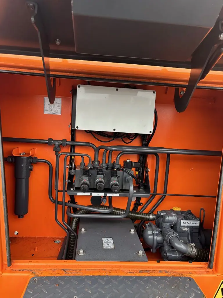 2b023c44-3f9d-4e88-9e85-0fa5321ad7b5-tibog Maschinenraum (1) (1).jpg