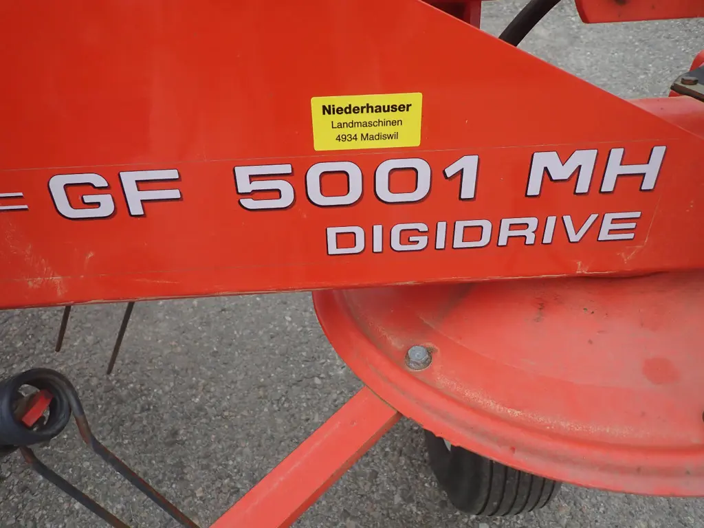 d6a0d02b-2336-41c8-ad92-791bf074939a-Kuhn 5001 bei H Z (2).jpg