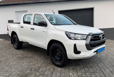 TOYOTA Hilux 2.4D-4D Style Double Cab 4x4