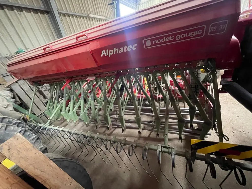 553c8594-7e26-43ef-81cc-b7c085e5cfb3-photo nodet 2 .jpg