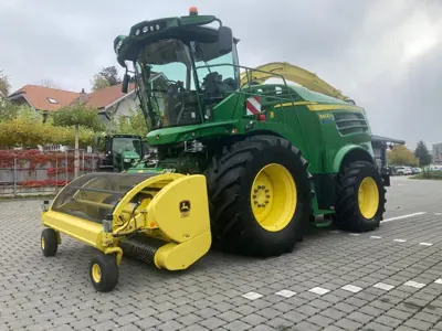 John Deere 8400