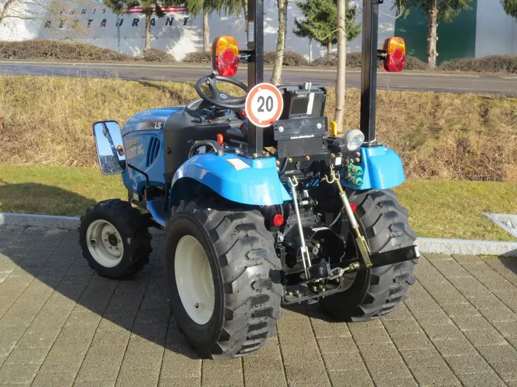 4f3386dd-62c3-45db-ad47-1537095d9bc8-LS 2.jpg