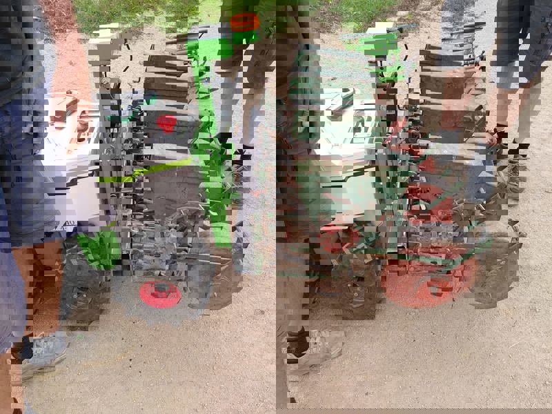 00eb1b82-0dd7-49ed-951b-4773aa13fd77-4 reihig säen 2.jpeg