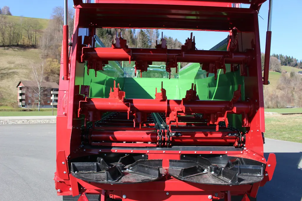 f31e85a1-4d32-4f80-a400-34a2e796b4a1-MS-120_Kompoststreuwerk (10).jpg