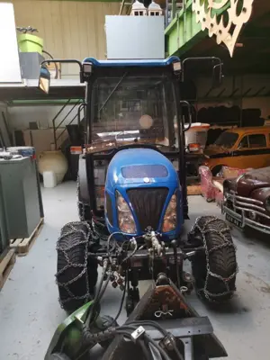 NEW HOLLAND BOOMER 50