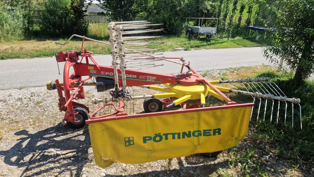 d1941b28-eb12-47e8-ba64-8e44e450e45a-Pöttinger Schwader EUROTOP 340N_2.jpg