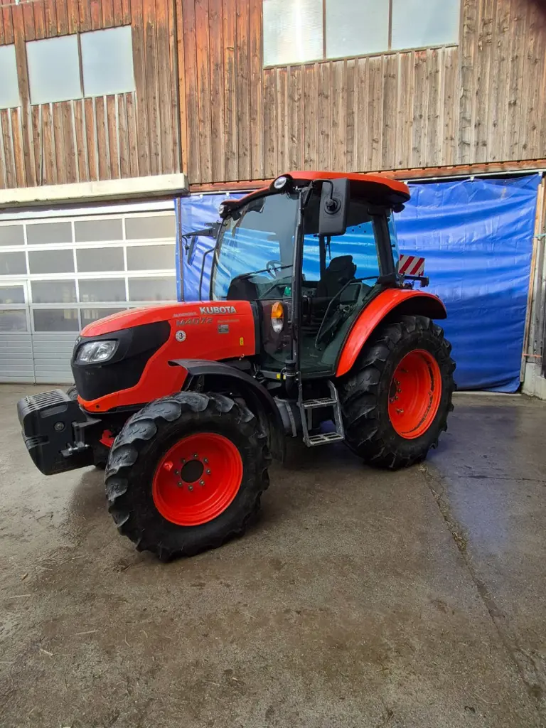 Kubota M4072