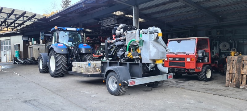 d212a408-52bd-4b8f-8eed-0375f5376e6a-Wagen gross mit Pumpeneinheit.jpg