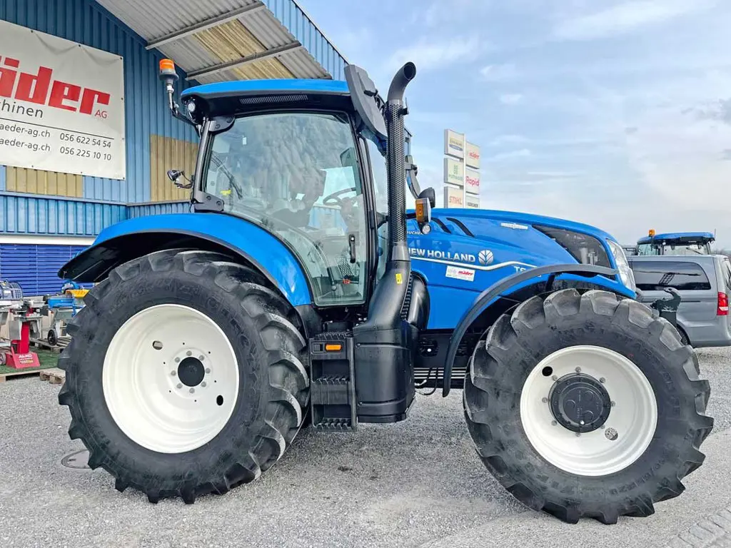 0004c382-4418-41db-81f3-569a1b53a317-35874-New-Holland-Traktor-T-6.jpg