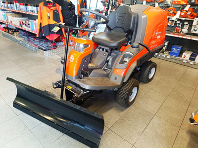 Schneepflug Husqvarna Rider RC320Ts AWD Räumschild