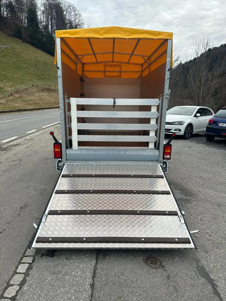 c64eef5f-3b2f-4a2b-b4e9-649c63e02c62-_ Viehanhänger _ eefach.jpg