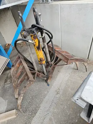 Mistgreifer für Bagger