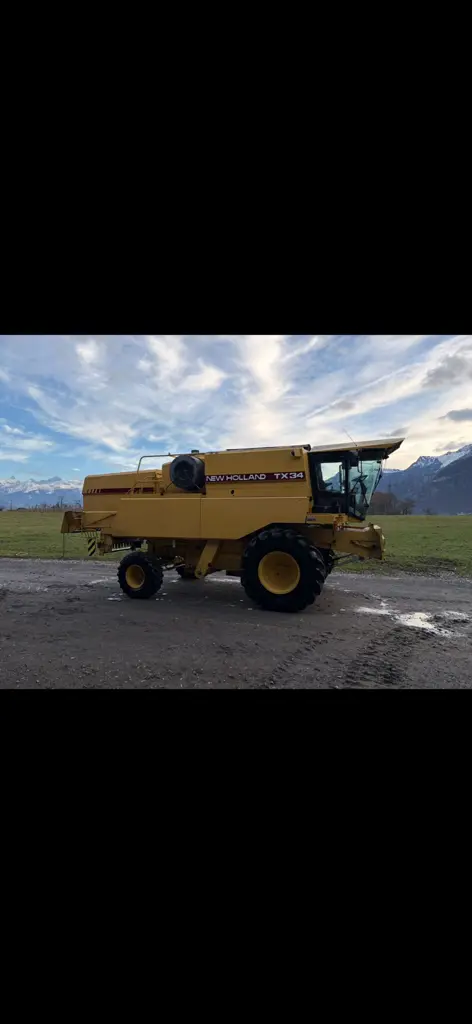 New Holland, TX 34 avec barre de coupe et chariot 4.5m, 1987