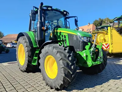 John Deere 6120M