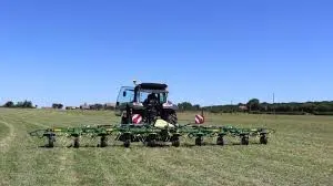 7d61da30-ef2c-4f3e-bab7-fc634f29d9ea-Krone Vendro 820 11.jpg