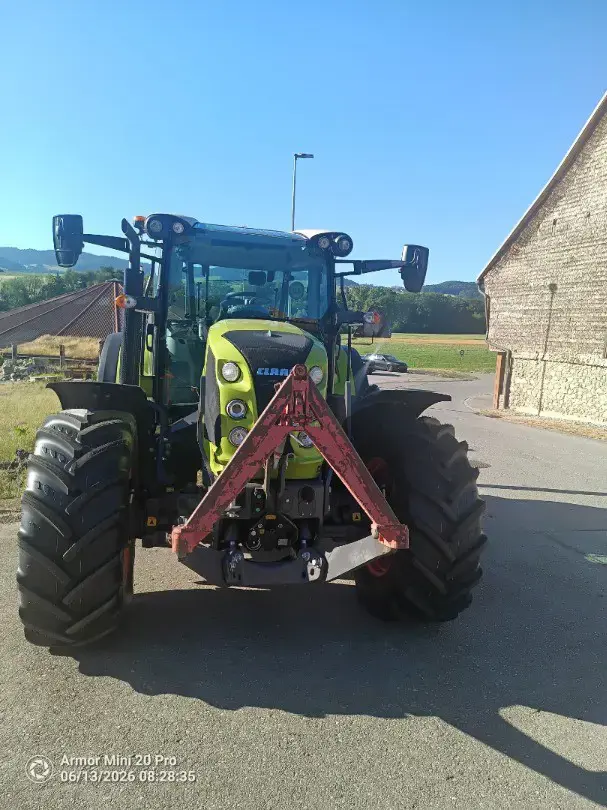 a vendre tracteur CLAAS Arion