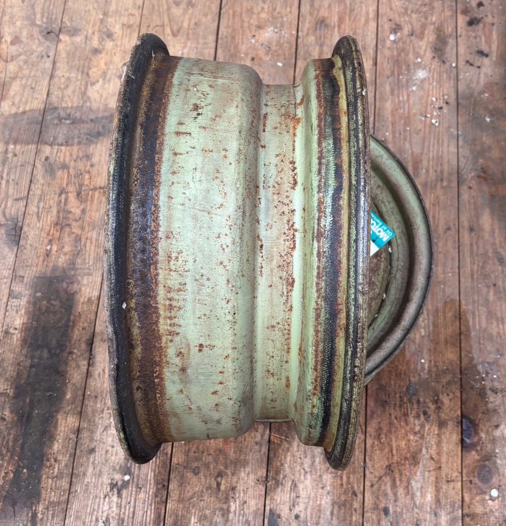 3332eed7-e880-4689-b1f6-22cd6d9c9585-Aebi Felgen zu TP 20 2.jpg