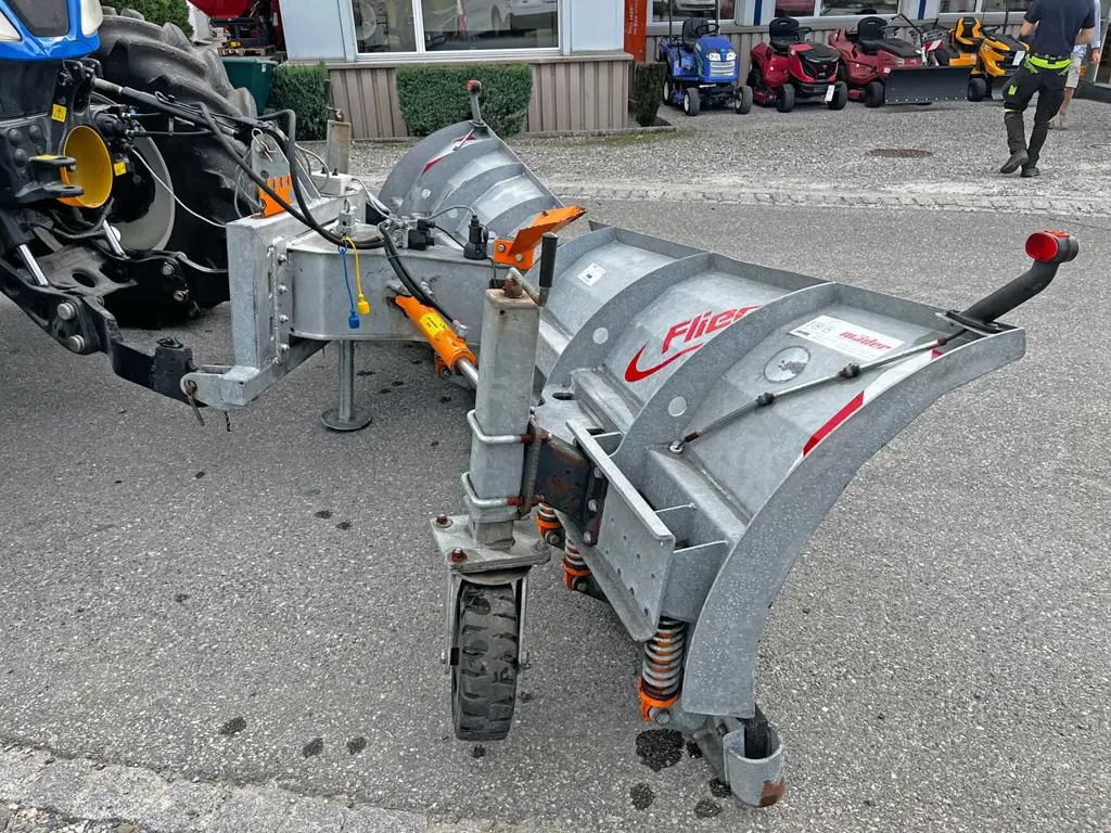 a305fb27-2907-47d5-bbc0-870a8a01d6ad-36721-Fliegl-Schneepflug-leer-Mammut-Duplex-3000mm-(5).jpg