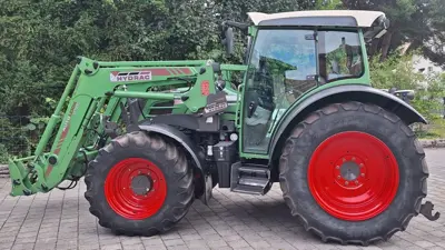 Fendt 211 Vario mit Frontlader