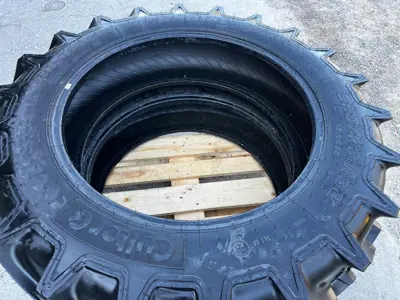 Case-IH, Pneu ohne Felge 320/85 R32 Cultor