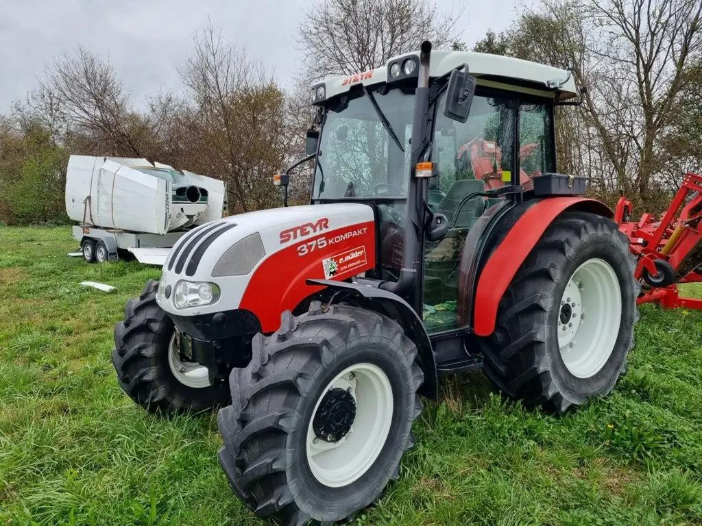 e83df0a0-36fd-44a2-8ca7-f457b2d54630-Traktor6.jpg