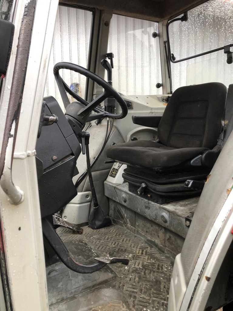 313b92ec-05a8-4e56-be29-58ab50cbb08e-Tracteur MF 390T 2025 (4).jpg