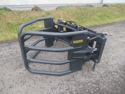 Titan Rundballenzange Rundballengreifer Euro8 und Fuchs Hoflader