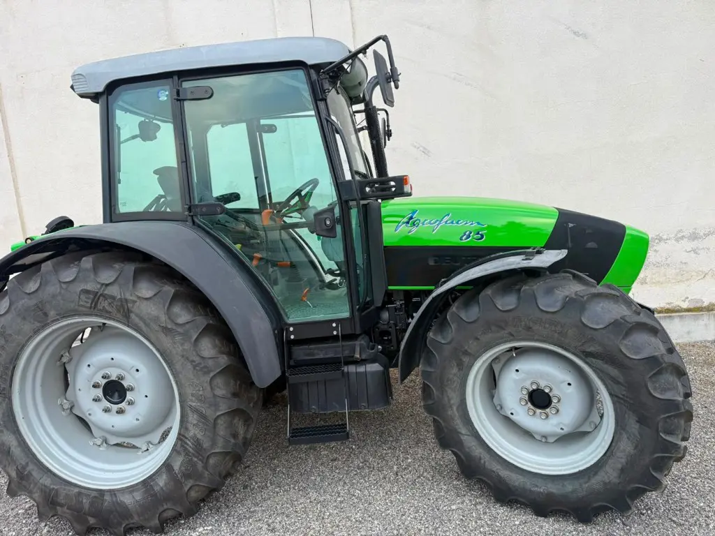 Traktor DEUTZ - FAHR AGROFARM 85