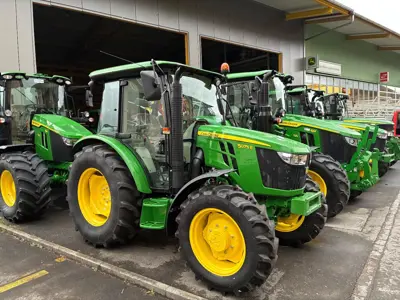 John Deere 5075E