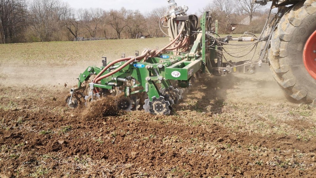 00b68b4b-2ca6-497d-b4b5-dc2c293ea8c0-MOM Stripptill.jpg