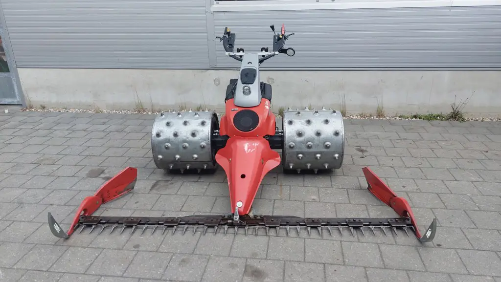 Motormäher Aebi CC 66 mit Balken und Twister