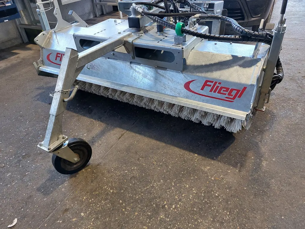 Balayeuse Fliegl